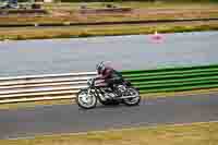 Vintage-motorcycle-club;eventdigitalimages;mallory-park;mallory-park-trackday-photographs;no-limits-trackdays;peter-wileman-photography;trackday-digital-images;trackday-photos;vmcc-festival-1000-bikes-photographs